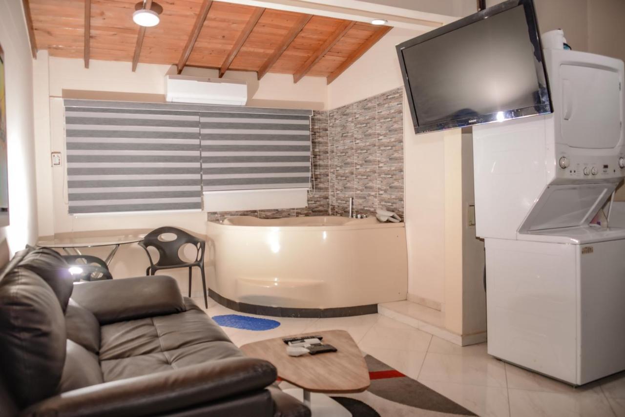 Poblado Brownstone Apartment Medellin Bagian luar foto