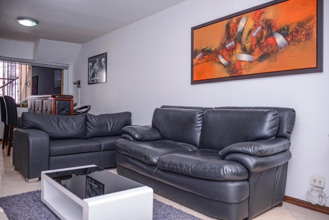 Poblado Brownstone Apartment Medellin Bagian luar foto