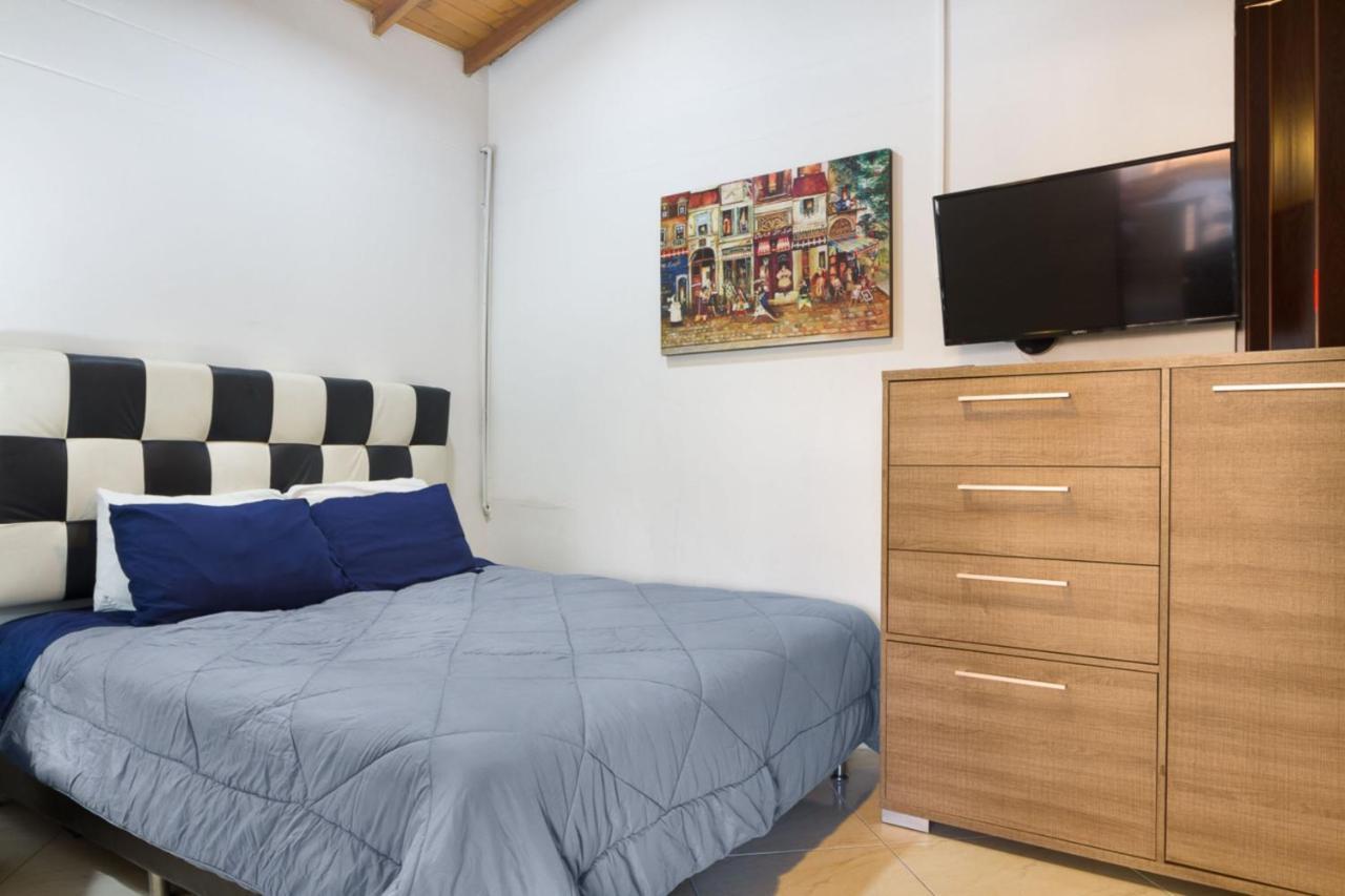 Poblado Brownstone Apartment Medellin Bagian luar foto