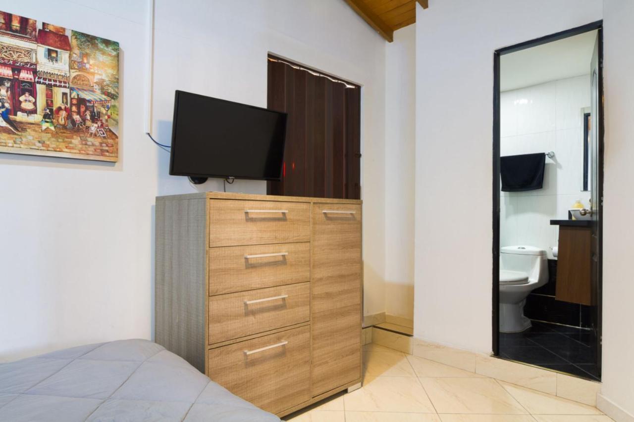 Poblado Brownstone Apartment Medellin Bagian luar foto
